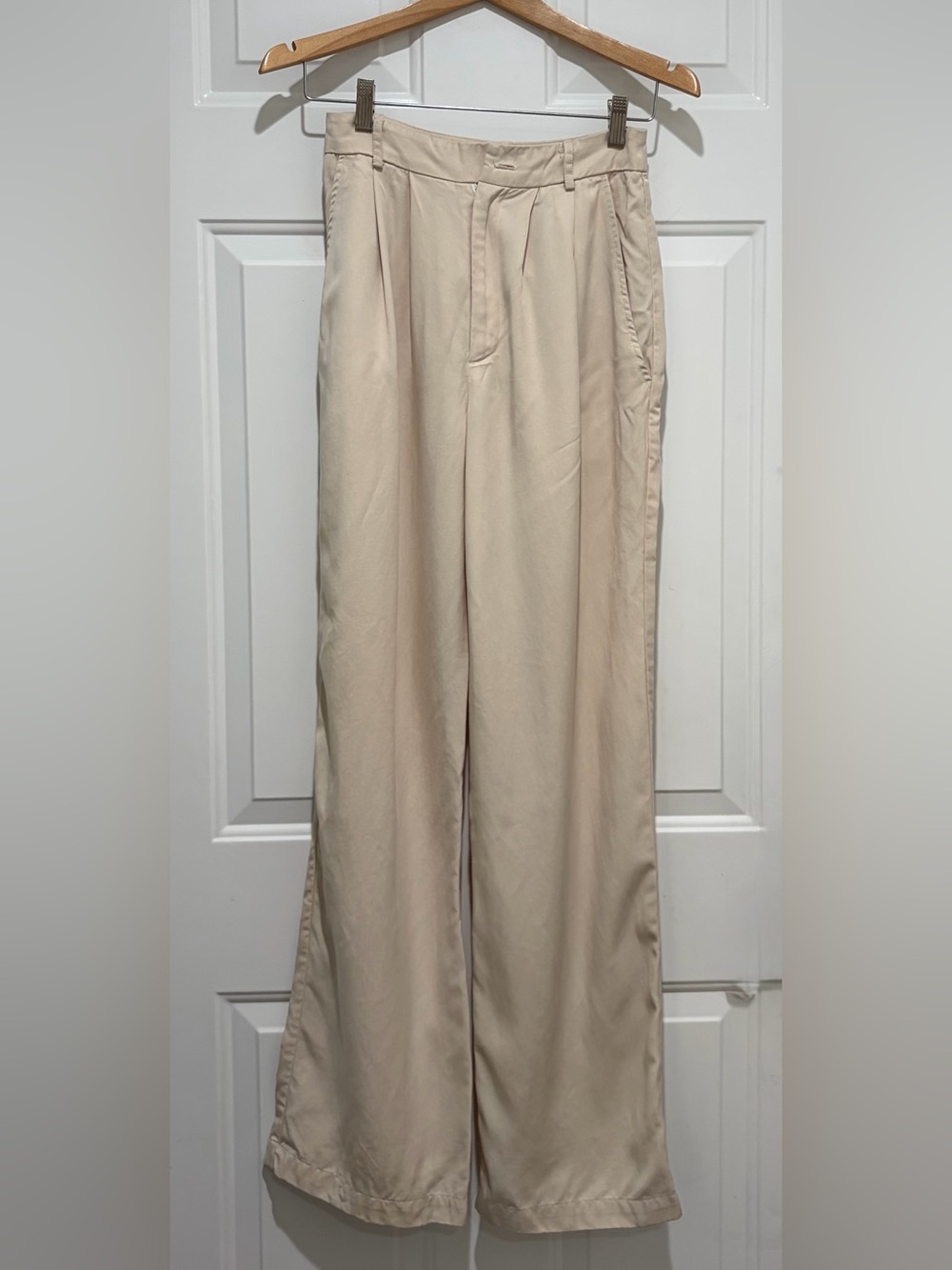 Reformation Women’s Pleated Wide-Leg Pants in Beige, size 0, missing button